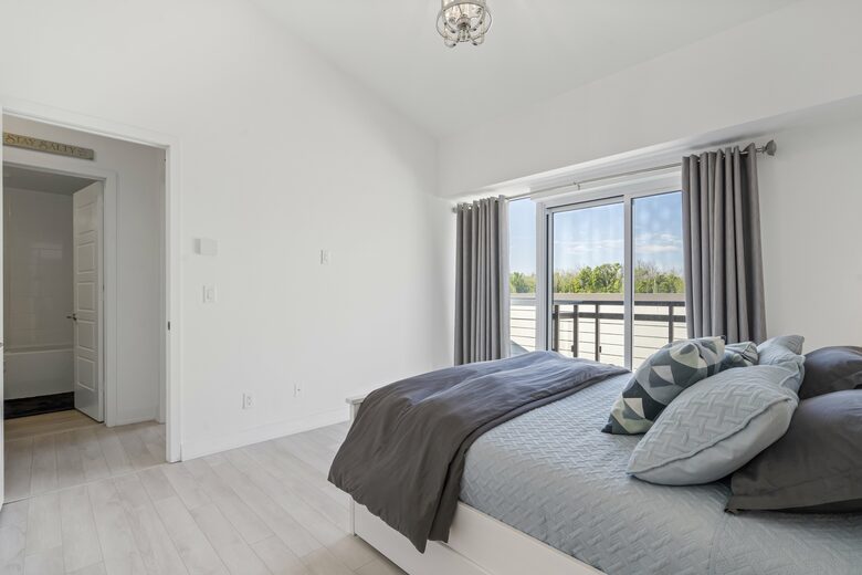 Lovely Two Bedroom Vacation Home in Friday Harbour - Innisfil, Canada