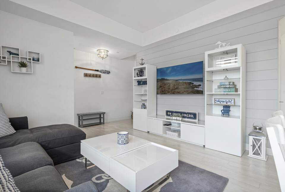 Lovely Two Bedroom Vacation Home in Friday Harbour - Innisfil, Canada