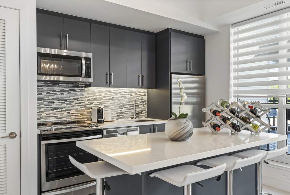 Lovely Two Bedroom Vacation Home in Friday Harbour - Innisfil, Canada