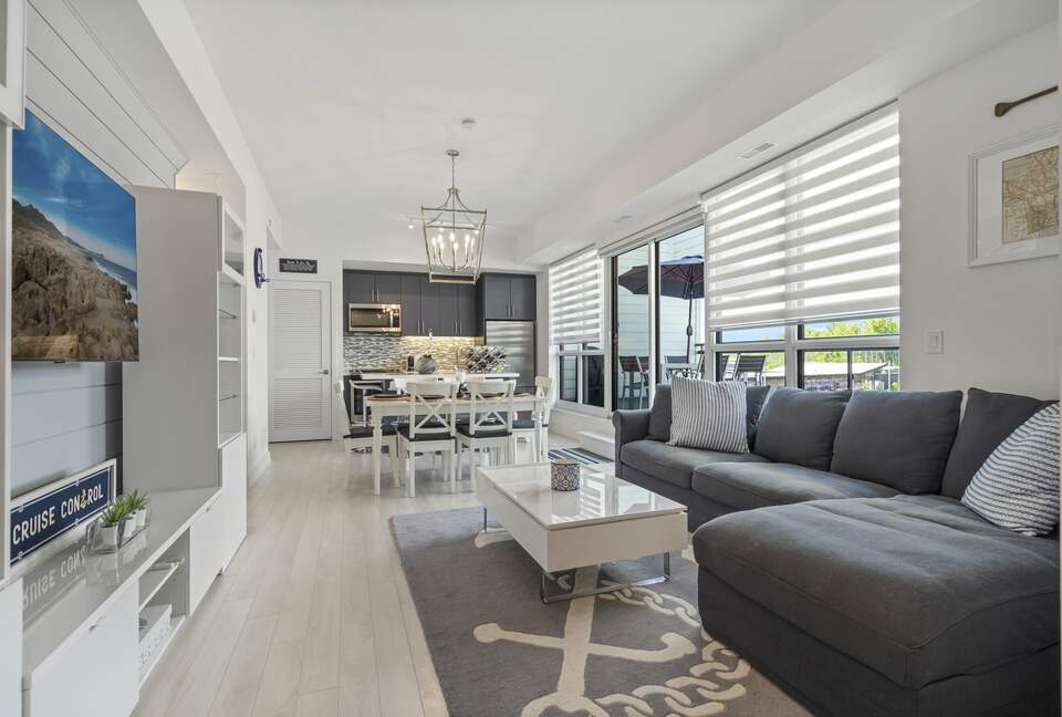 Lovely Two Bedroom Vacation Home in Friday Harbour - Innisfil, Canada