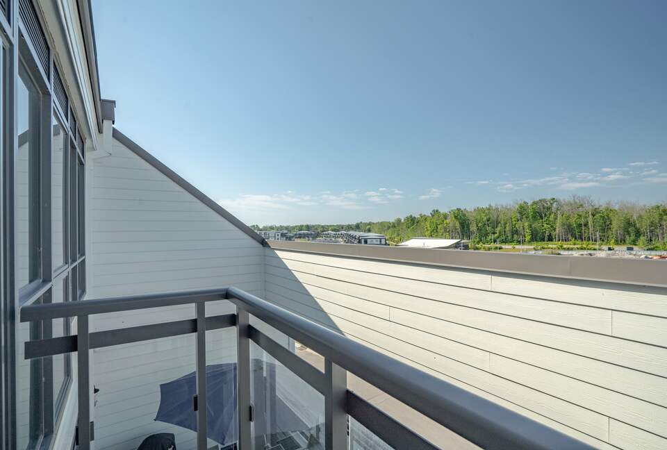 Lovely Two Bedroom Vacation Home in Friday Harbour - Innisfil, Canada