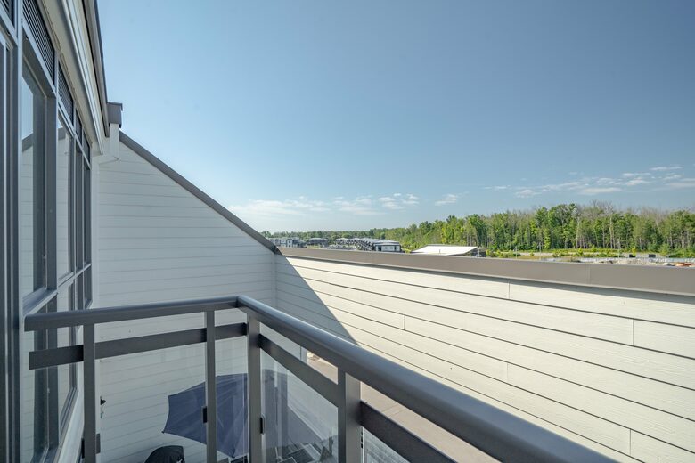 Lovely Two Bedroom Vacation Home in Friday Harbour - Innisfil, Canada