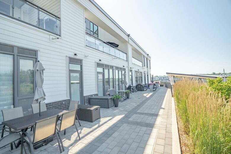 Lovely Two Bedroom Vacation Home in Friday Harbour - Innisfil, Canada