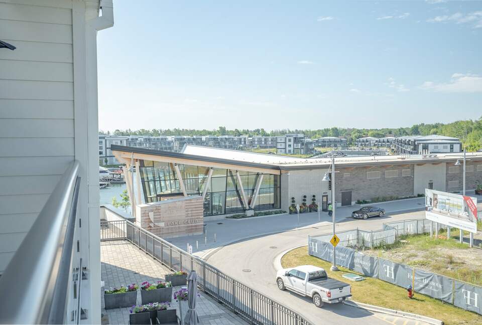 Lovely Two Bedroom Vacation Home in Friday Harbour - Innisfil, Canada