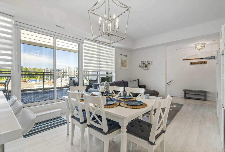 Lovely Two Bedroom Vacation Home in Friday Harbour - Innisfil, Canada