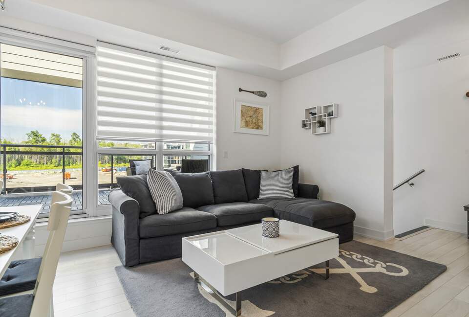 Lovely Two Bedroom Vacation Home in Friday Harbour - Innisfil, Canada