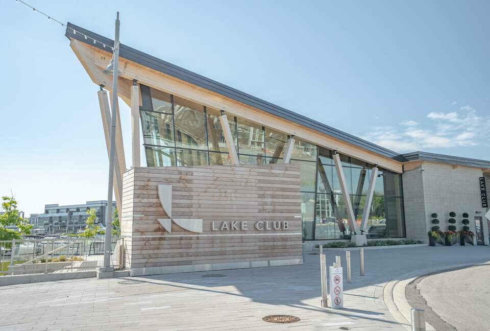 Lovely Two Bedroom Vacation Home in Friday Harbour - Innisfil, Canada