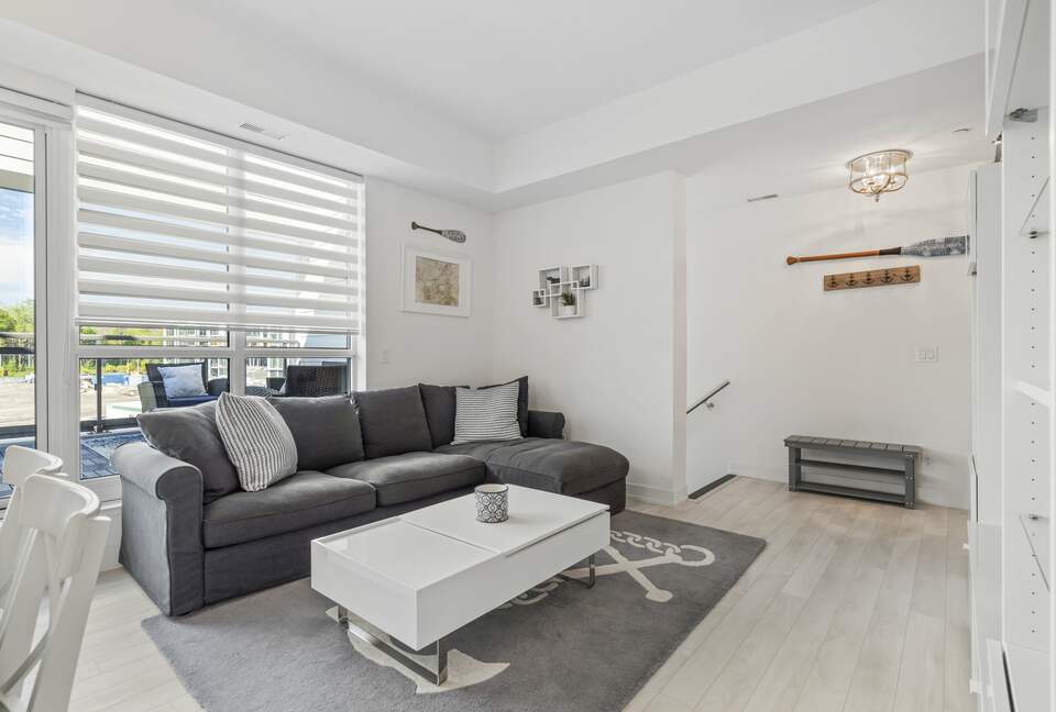 Lovely Two Bedroom Vacation Home in Friday Harbour - Innisfil, Canada