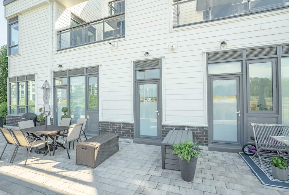 Lovely Two Bedroom Vacation Home in Friday Harbour - Innisfil, Canada