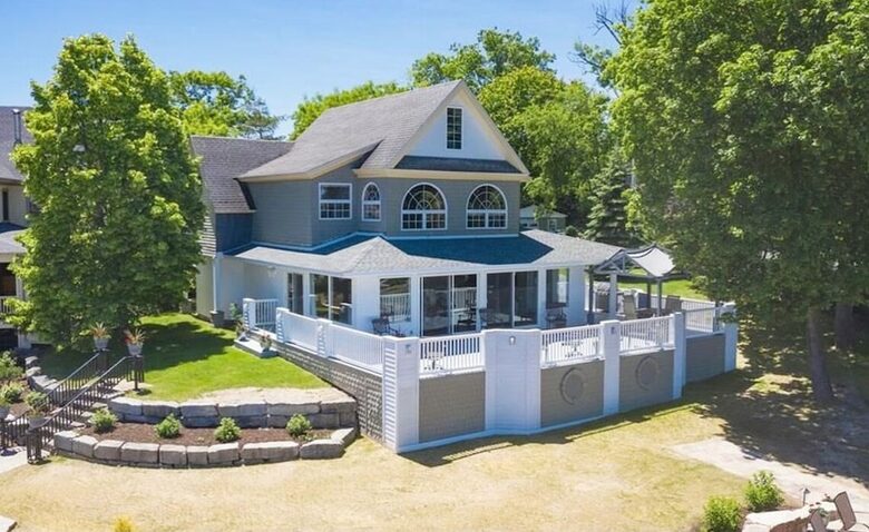 Edgewood Pointe Paradise on Millionaires Row - Alexandria Bay, New York