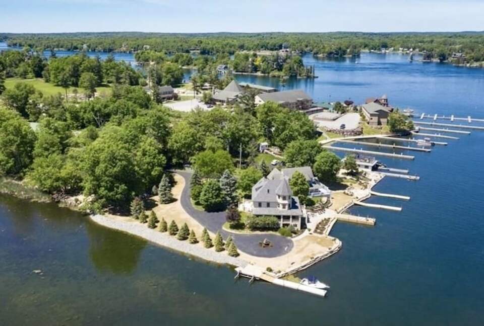 Edgewood Pointe Paradise on Millionaires Row - Alexandria Bay, New York
