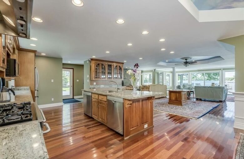 Edgewood Pointe Paradise on Millionaires Row - Alexandria Bay, New York