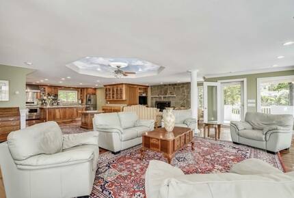 Edgewood Pointe Paradise on Millionaires Row - Alexandria Bay, New York