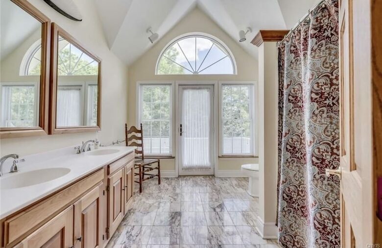 Edgewood Pointe Paradise on Millionaires Row - Alexandria Bay, New York