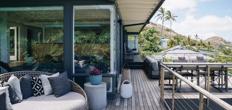 Sweeping Postcard Views of the Mokulua Islands - Kailua, Hawaii