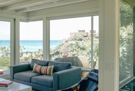 Sweeping Postcard Views of the Mokulua Islands - Kailua, Hawaii