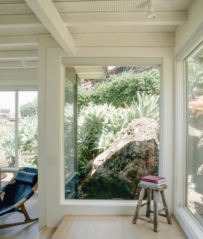 Sweeping Postcard Views of the Mokulua Islands - Kailua, Hawaii