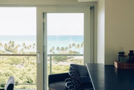 Sweeping Postcard Views of the Mokulua Islands - Kailua, Hawaii