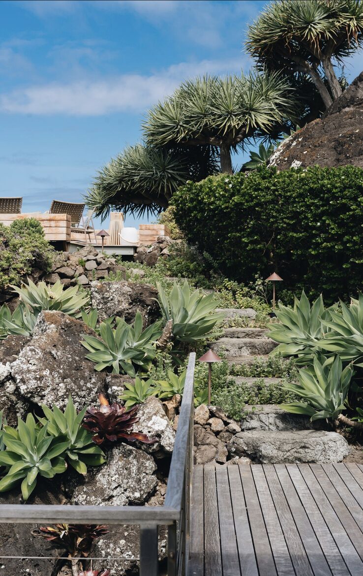 Sweeping Postcard Views of the Mokulua Islands - Kailua, Hawaii