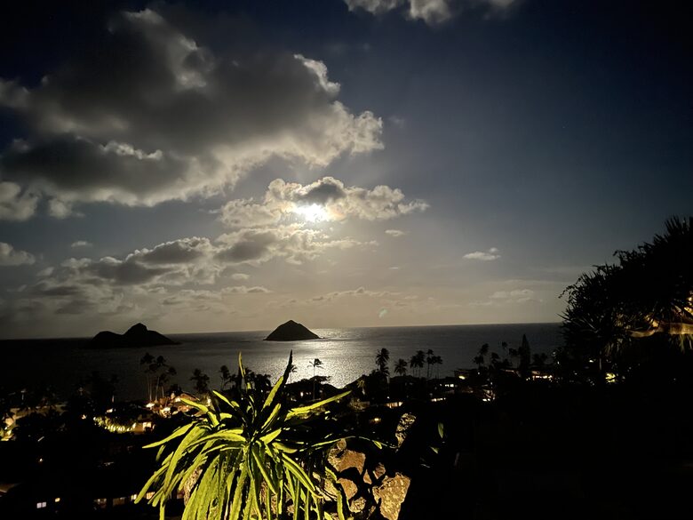 Sweeping Postcard Views of the Mokulua Islands - Kailua, Hawaii