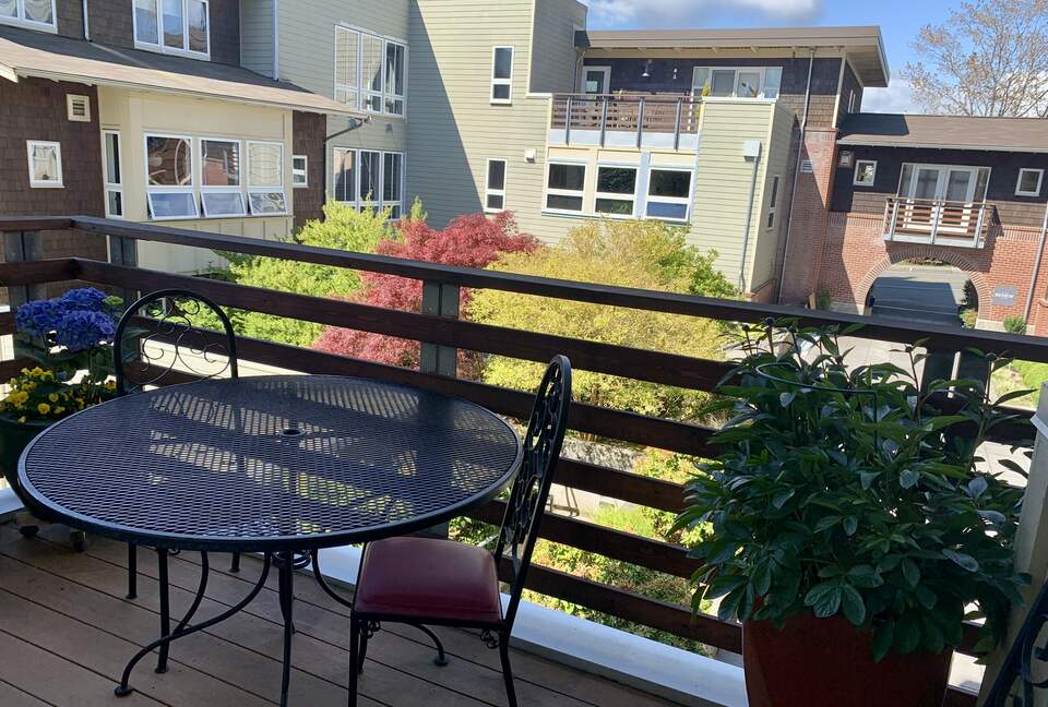 nice spot to have morning coffee or a glass of wine