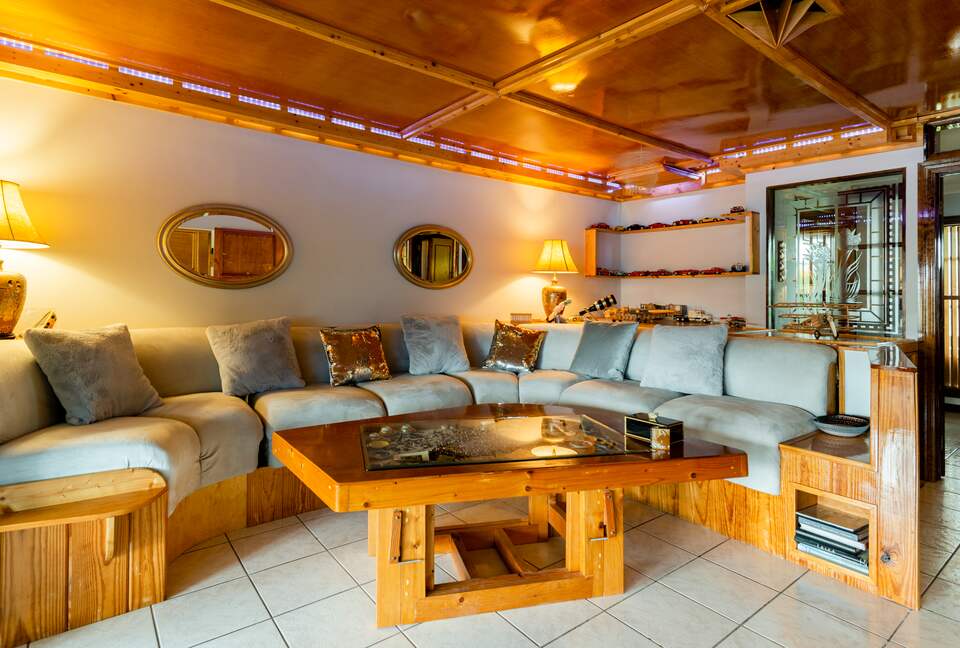 Unique Art Deco Waterfront Getaway - Marco Island, Florida