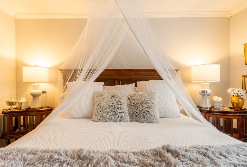 Unique Art Deco Waterfront Getaway - Marco Island, Florida