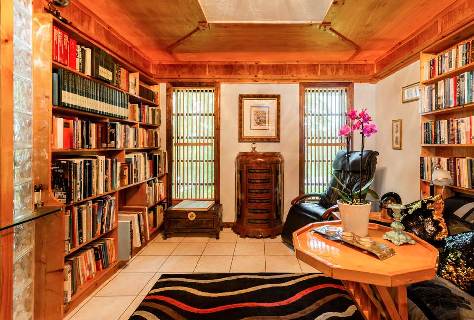 Unique Art Deco Waterfront Getaway - Marco Island, Florida