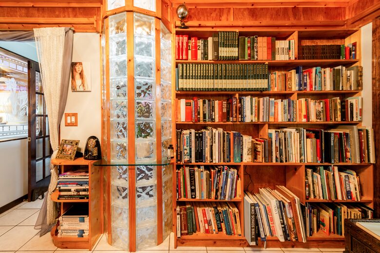 Unique Art Deco Waterfront Getaway - Marco Island, Florida