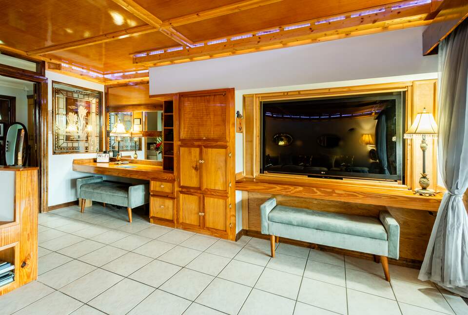 Unique Art Deco Waterfront Getaway - Marco Island, Florida