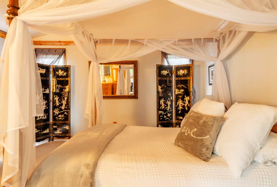 Unique Art Deco Waterfront Getaway - Marco Island, Florida