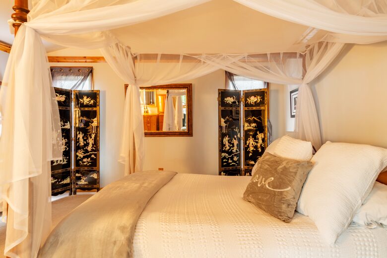 Unique Art Deco Waterfront Getaway - Marco Island, Florida