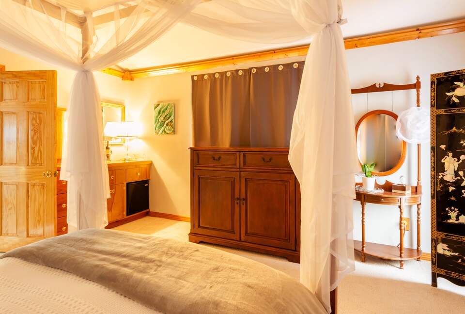 Unique Art Deco Waterfront Getaway - Marco Island, Florida