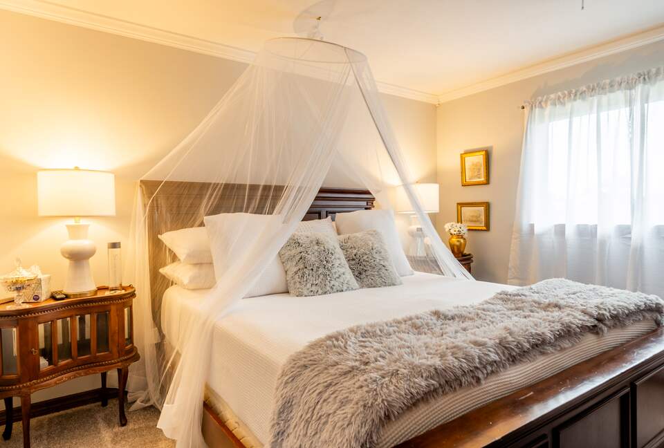 Unique Art Deco Waterfront Getaway - Marco Island, Florida