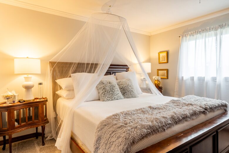 Unique Art Deco Waterfront Getaway - Marco Island, Florida