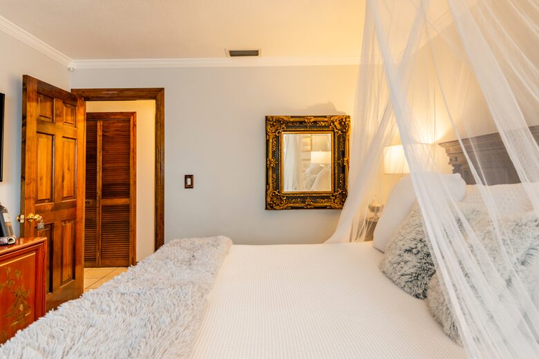 Unique Art Deco Waterfront Getaway - Marco Island, Florida