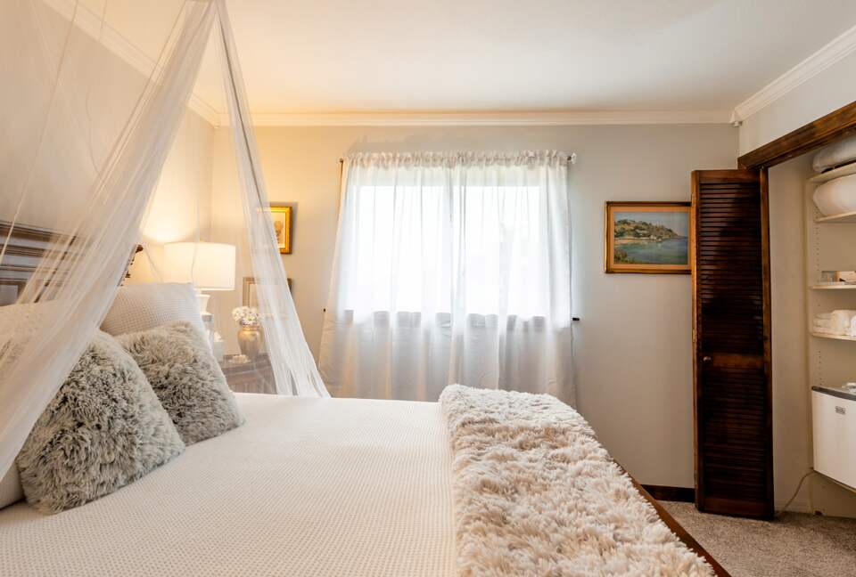 Unique Art Deco Waterfront Getaway - Marco Island, Florida