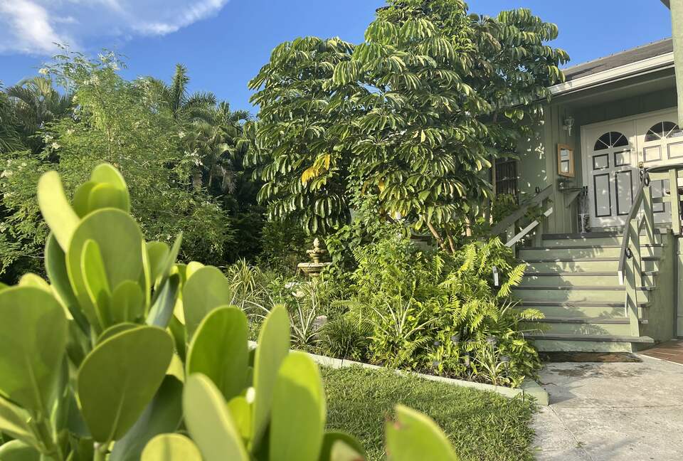 Unique Art Deco Waterfront Getaway - Marco Island, Florida