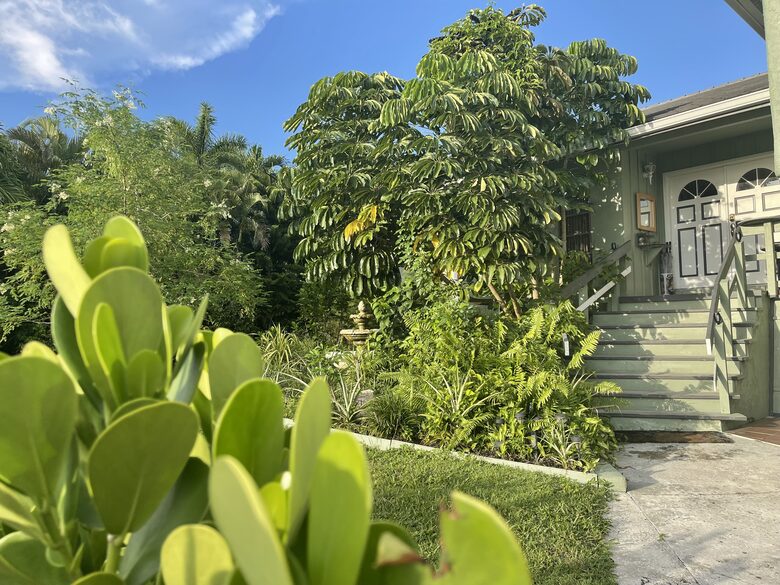 Unique Art Deco Waterfront Getaway - Marco Island, Florida