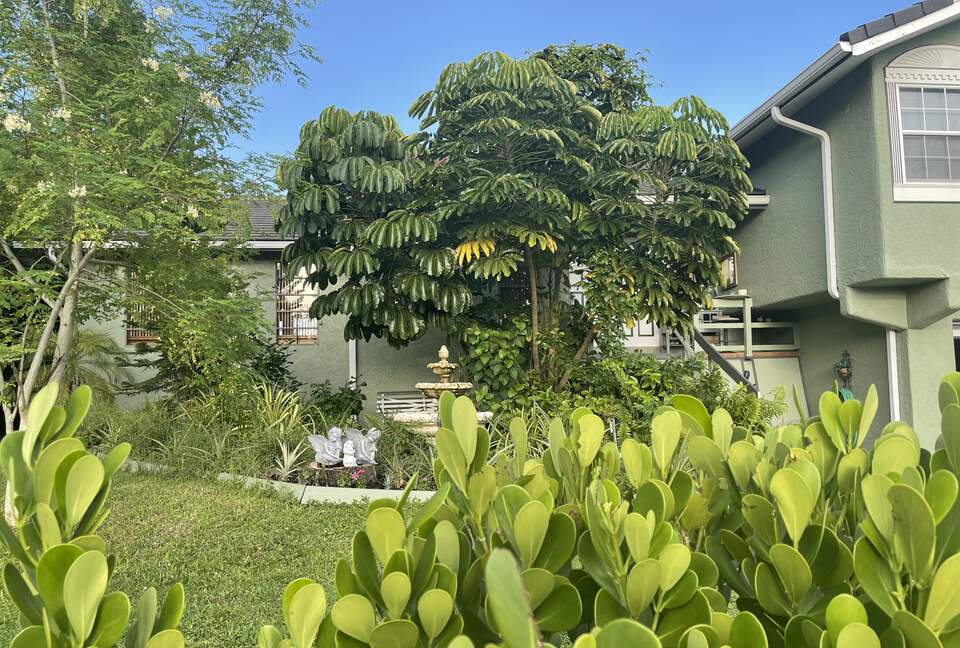 Unique Art Deco Waterfront Getaway - Marco Island, Florida