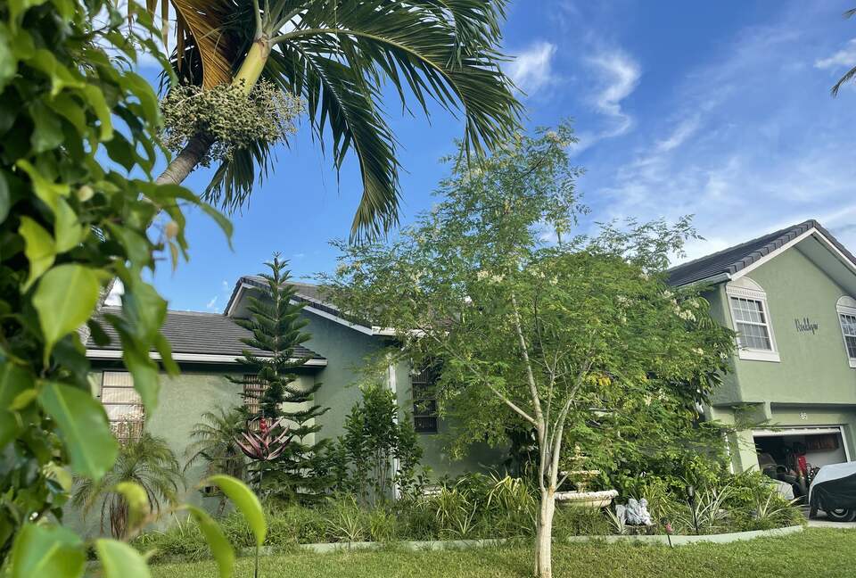 Unique Art Deco Waterfront Getaway - Marco Island, Florida