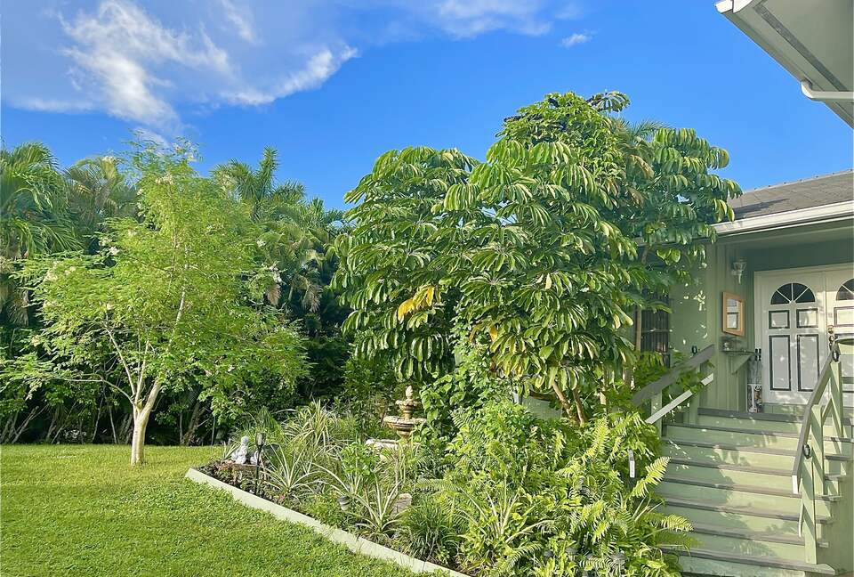 Unique Art Deco Waterfront Getaway - Marco Island, Florida