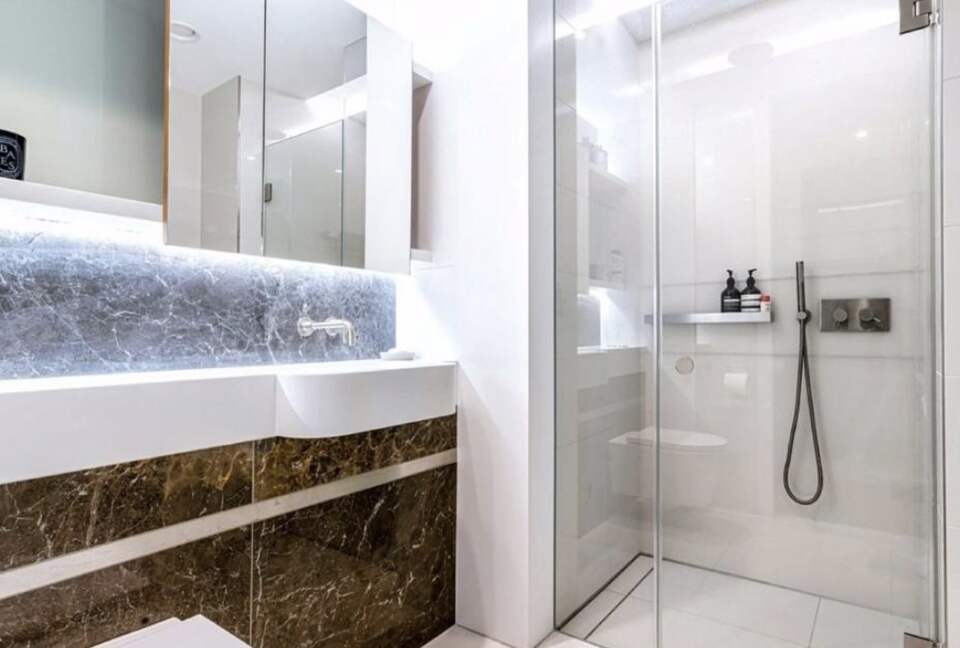 Iconic South Bank Tower Luxury Apartment - London, United Kingdom