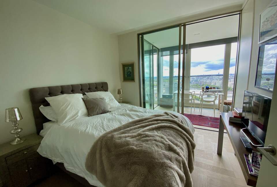 Iconic South Bank Tower Luxury Apartment - London, United Kingdom