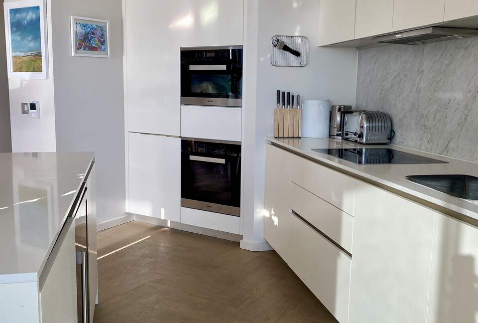 Iconic South Bank Tower Luxury Apartment - London, United Kingdom