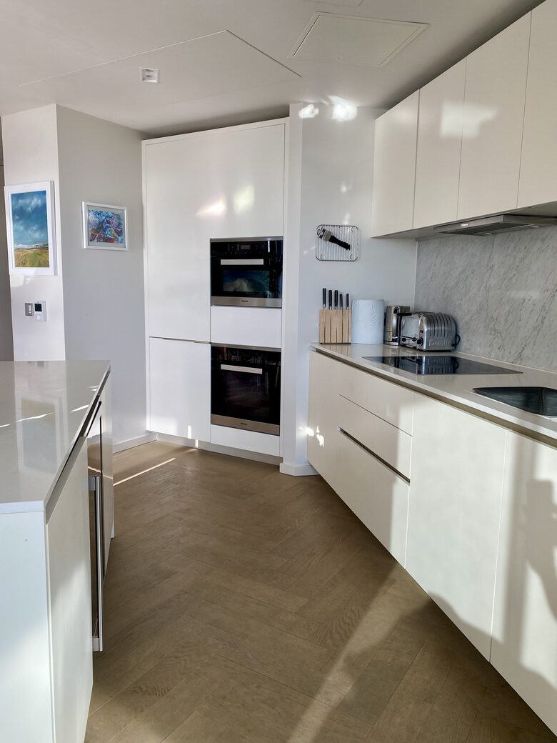 Iconic South Bank Tower Luxury Apartment - London, United Kingdom