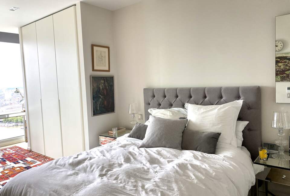 Iconic South Bank Tower Luxury Apartment - London, United Kingdom