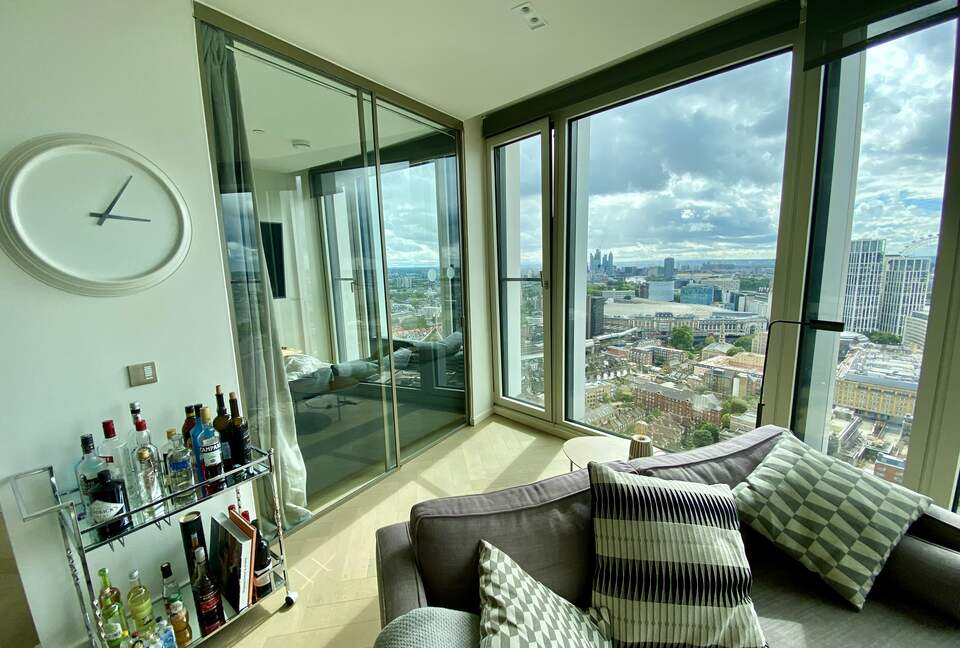 Iconic South Bank Tower Luxury Apartment - London, United Kingdom