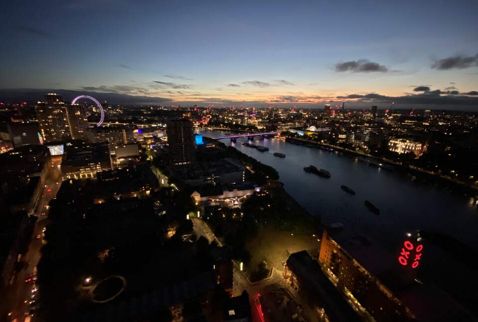 Iconic South Bank Tower Luxury Apartment - London, United Kingdom