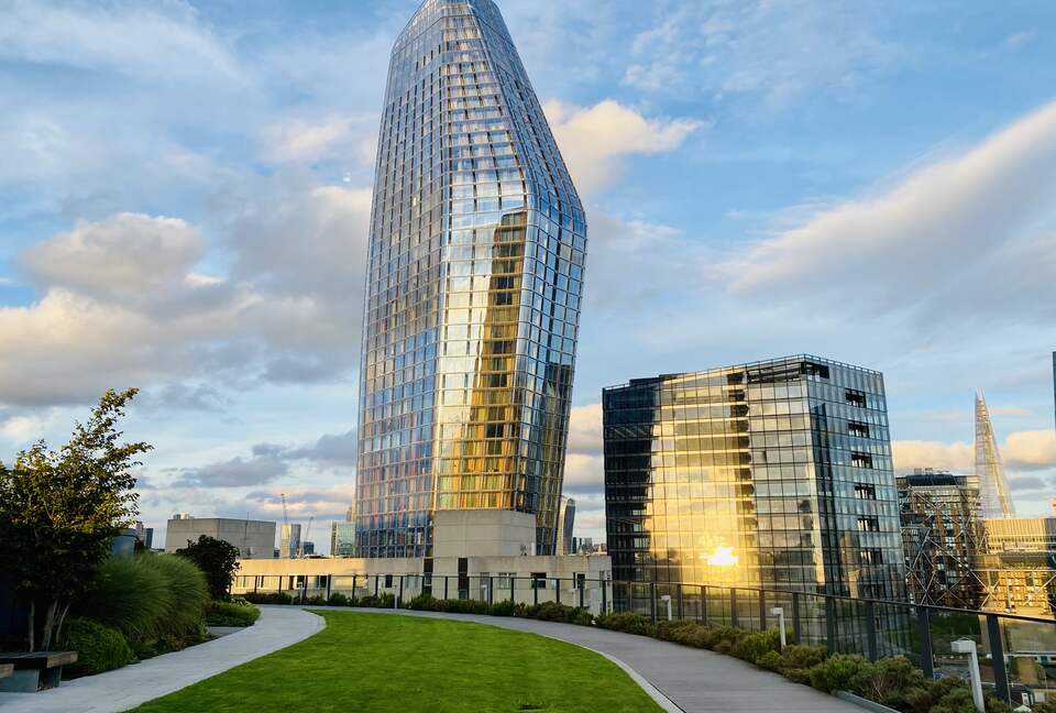 Iconic South Bank Tower Luxury Apartment - London, United Kingdom
